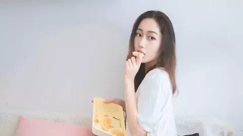 大学男生校园洗澡广告吐槽