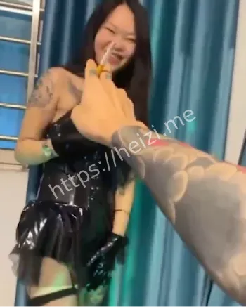 男友分享情趣内衣艳照内幕