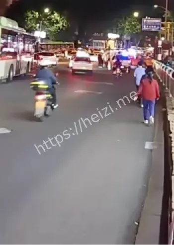 泸州新能源SUV撞人事件