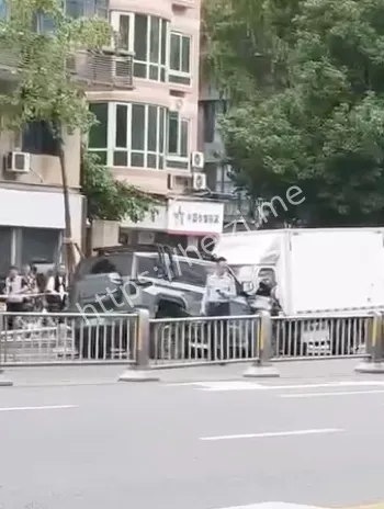 新华大道连环撞车事件