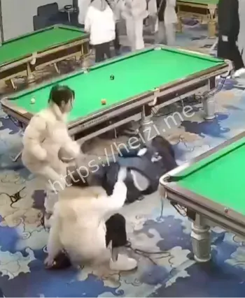 双子星精神小妹互砍