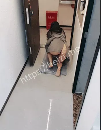 与男友公寓窗前激情缠绵