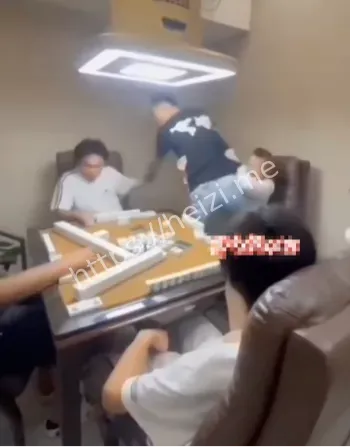 精神小伙情绪失控