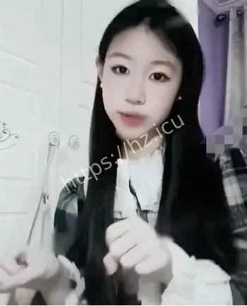 杨依诺校园公交车