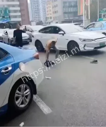 当街持刀捅人死亡