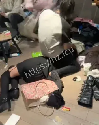 高街帝脱衣羞辱