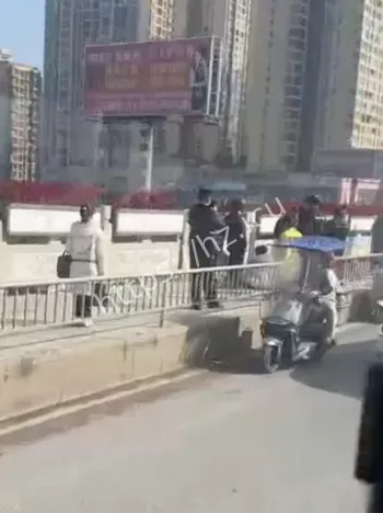 资江一桥暖心救人